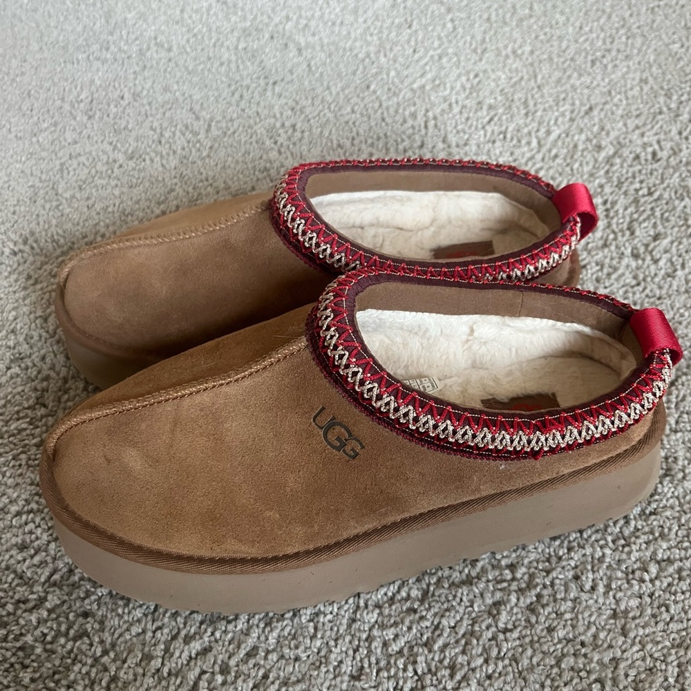 UGG Tazz - Women's Brown Slippers with Red Trim